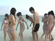 ญี่ปุ่น Gangbang ที่ ชายหาด